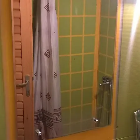 Vasica Grozd 롯지 *